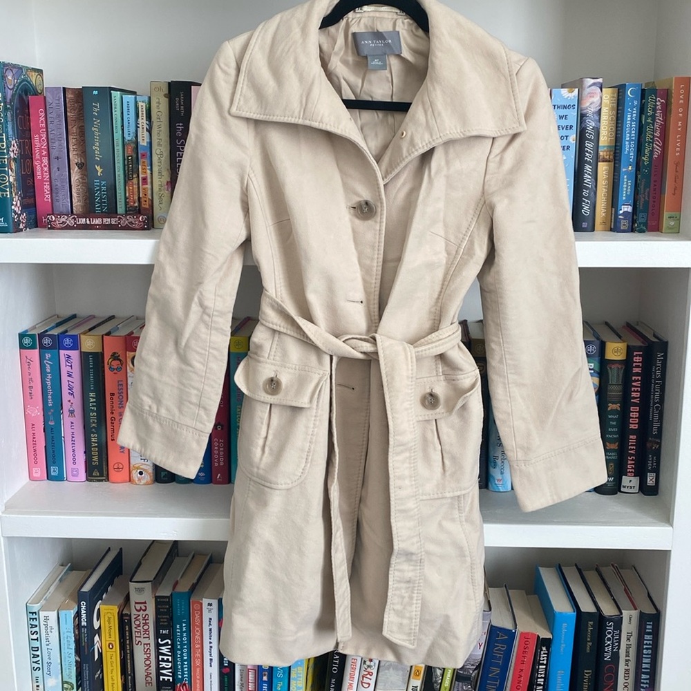 Ann Taylor Petites 100% Cotton size Medium - Cream